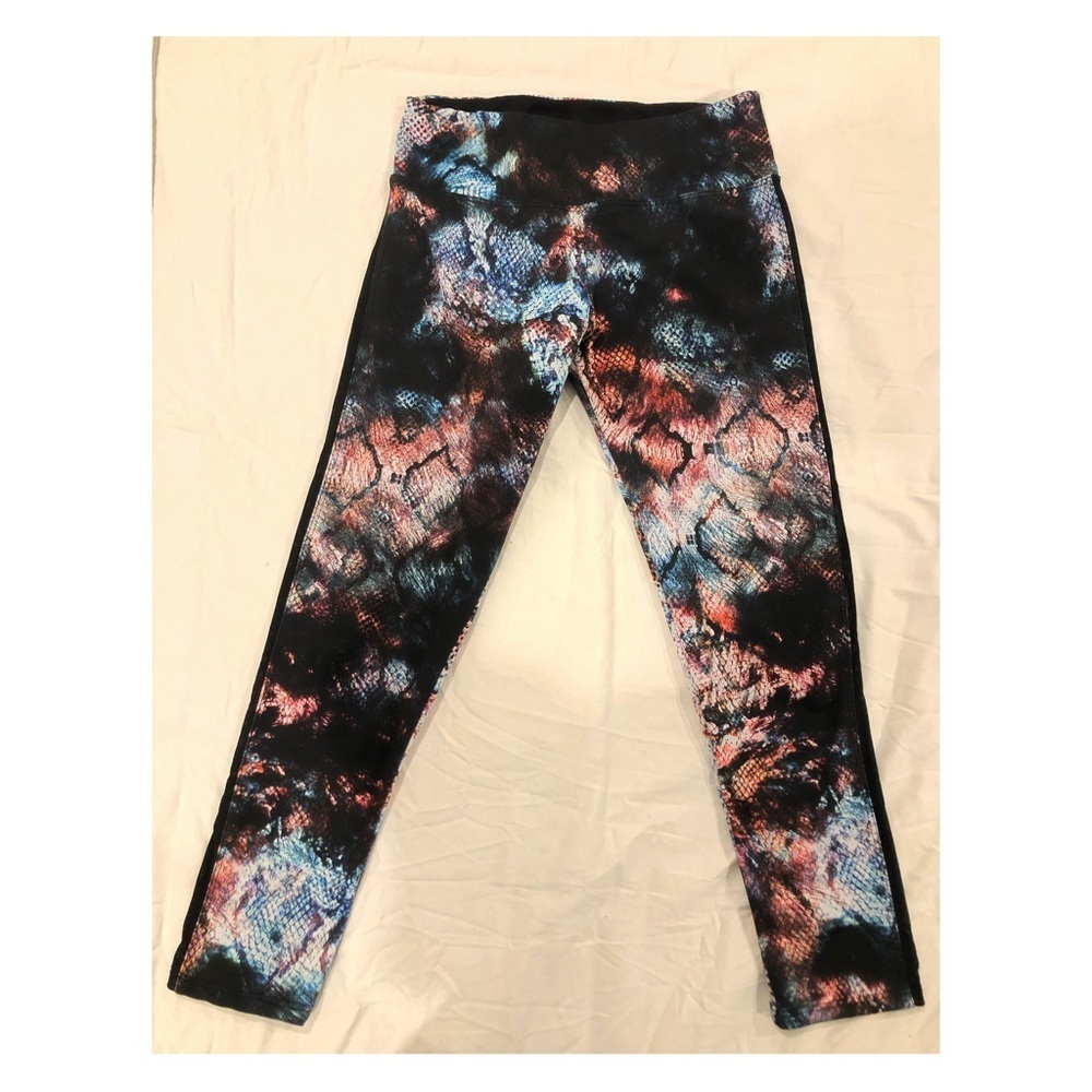 Strut-This Yoga Legging - Picture 2 of 5